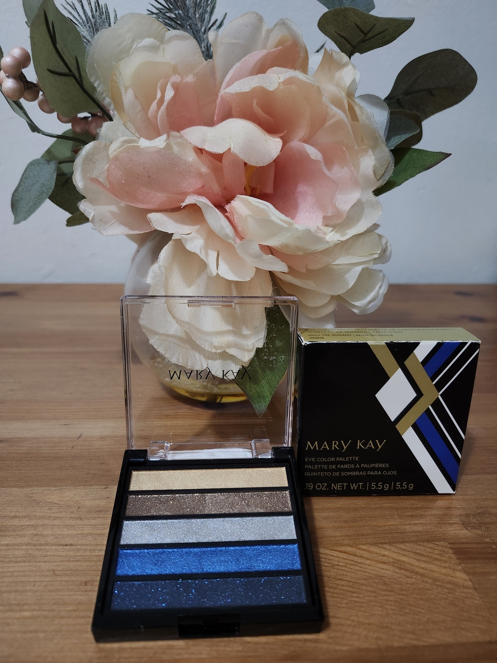 Mary Kay Women Makeup Shimmer Eyeshadow Palette Rock The Runway Shades